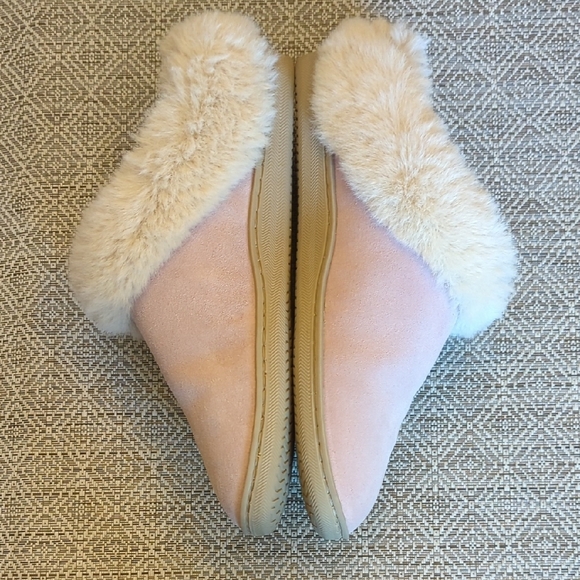 Cozy Pink Suede Fur-Lined Women's Slippers - Picture 5 of 6